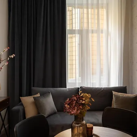 Old Town Charm & Chic By Downtown Apartments Krakow Room photo
