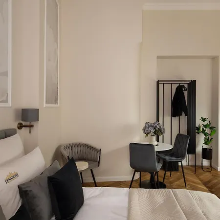 Old Town Charm & Chic By Downtown Apartments Krakow Room photo