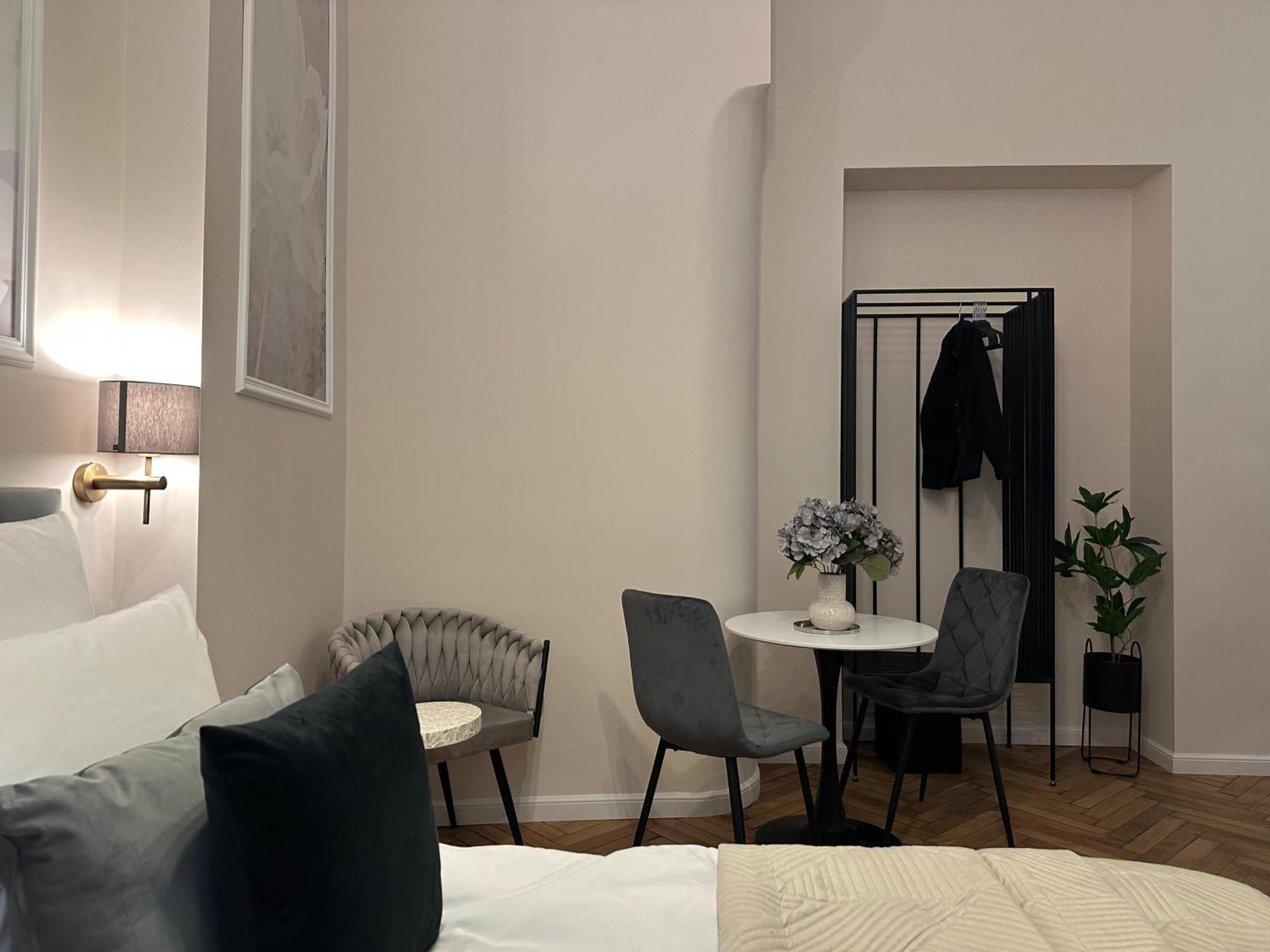 Old Town Charm & Chic By Downtown Apartment Krakow