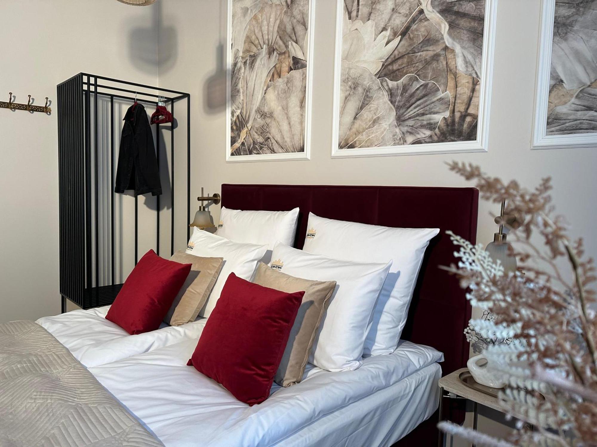 Old Town Charm & Chic By Downtown Apartment
