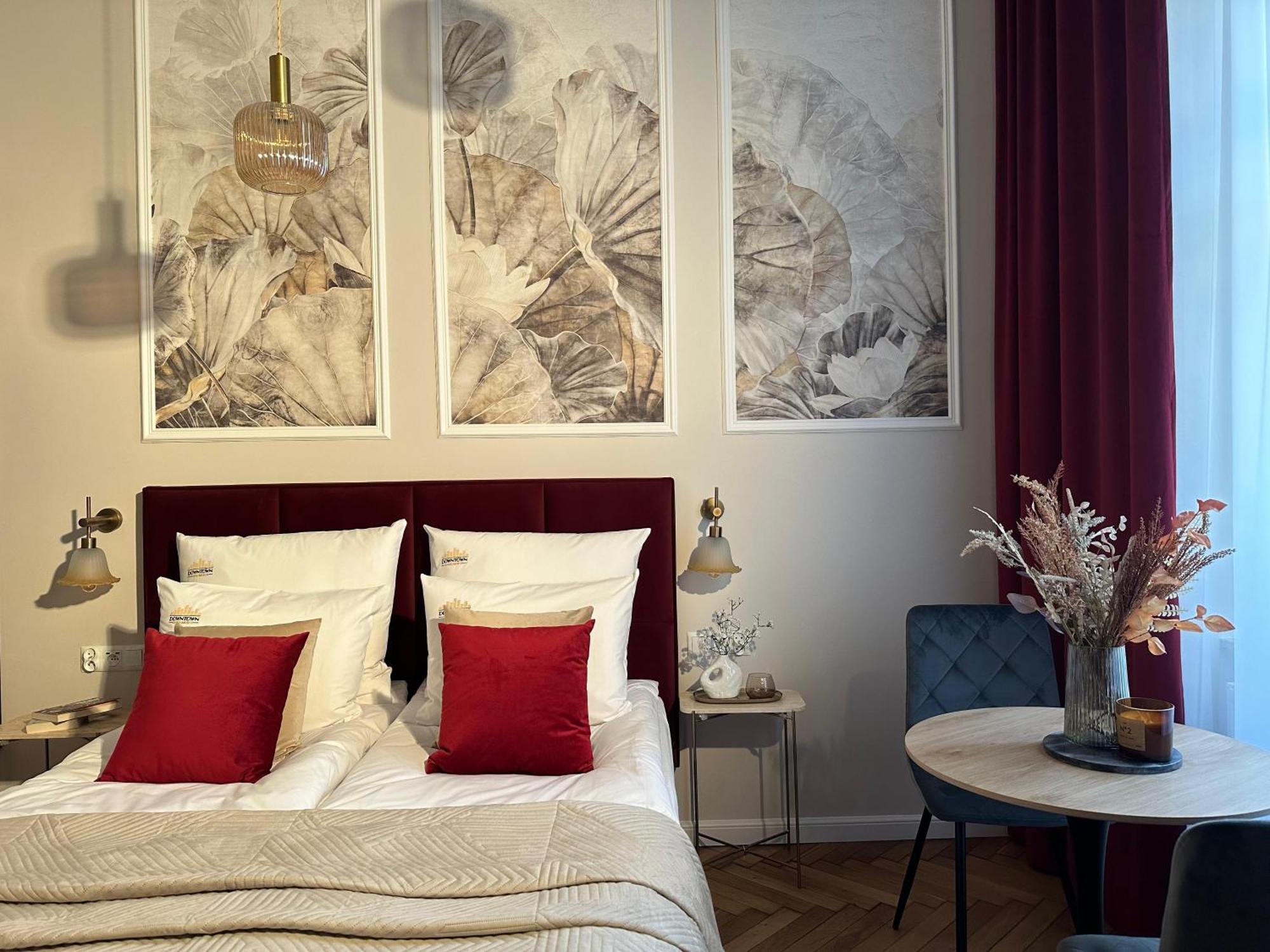 Old Town Charm & Chic By Downtown Apartment