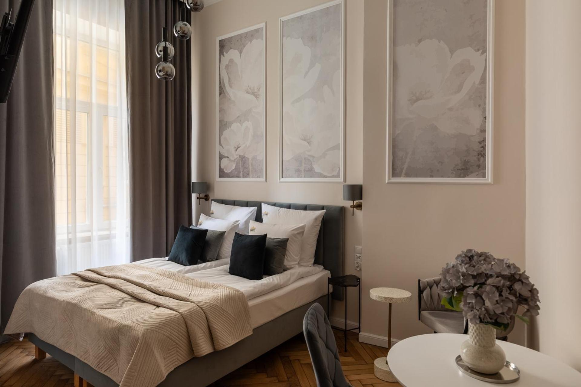 Old Town Charm & Chic By Downtown