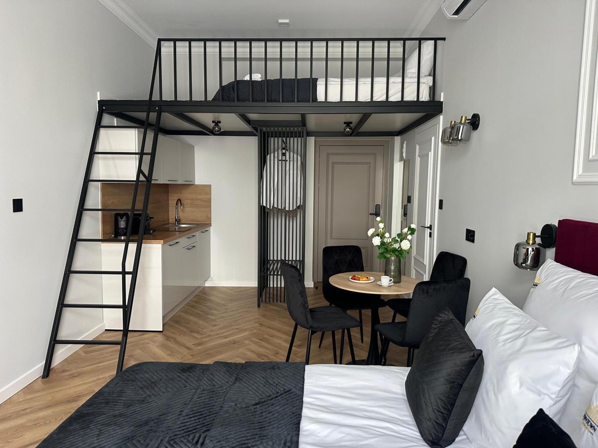 Old Town Charm & Chic By Downtown Apartment