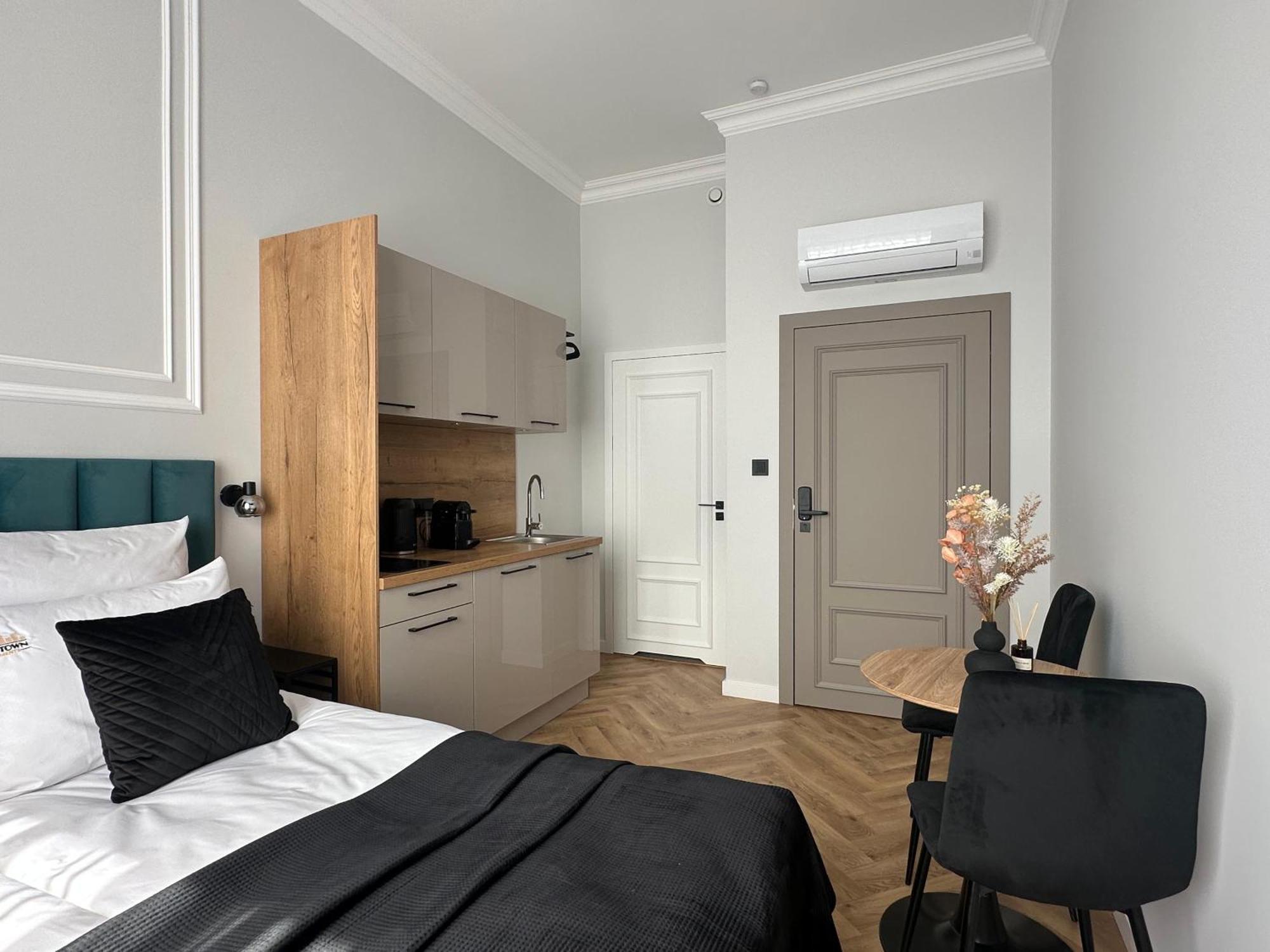 Old Town Charm & Chic By Downtown Apartment