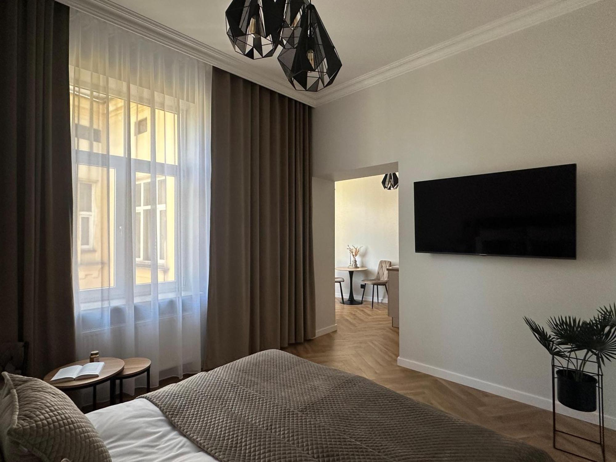Old Town Charm & Chic By Downtown Apartment *